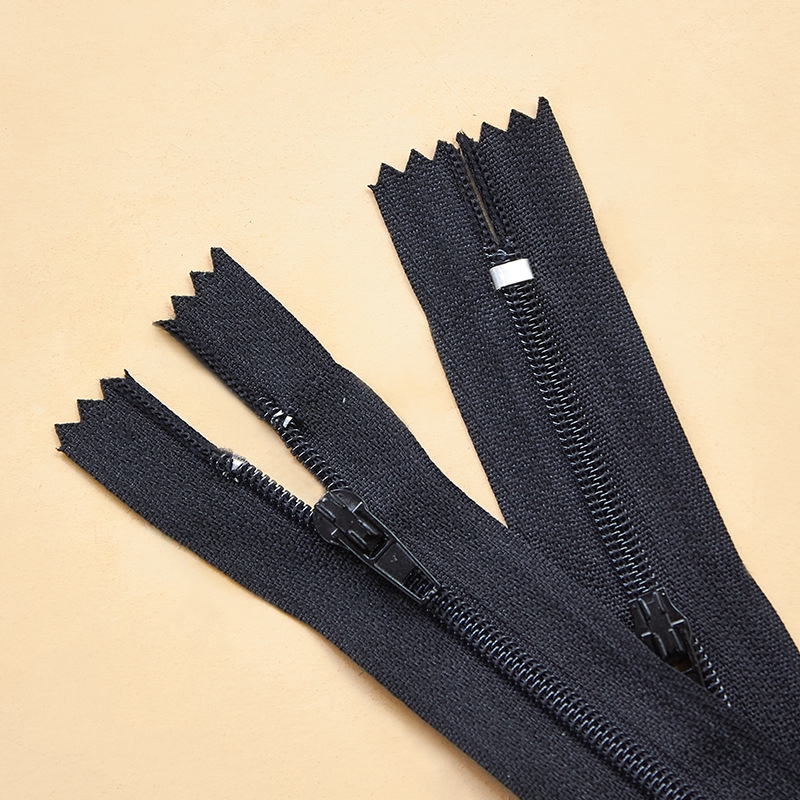 factory in stock whosales no.3 nylon zipper white black color for garment accessories 