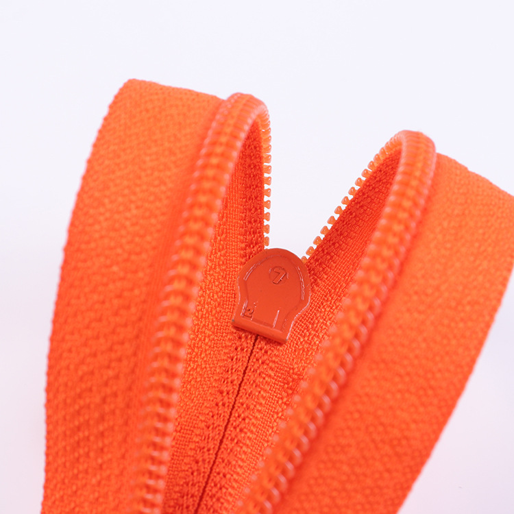 Factory Wholesale high quality no.3  nylon zipper closed end zipper 